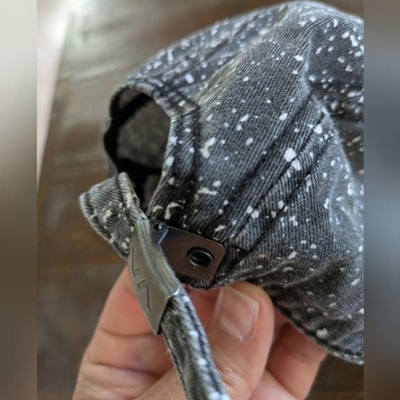 Distressed Look RVCA 100% Cotton Adult One Size Fits All Adjustable Cap - Picture 9 of 14